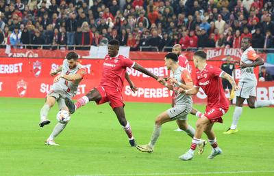 Cine arbitrează meciul Dinamo - FCSB, din Cupa României