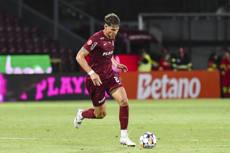 Matei Ilie este unul dintre titularii de la CFR Cluj. foto: Imago Images Mircea Lucescu s-a luat de un lider de la CFR Cluj după umilința cu Hacken: „Aș fi vrut să văd o reacție de furie din partea lui...”