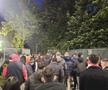 Suporterii celor de la Dinamo intră în stadion
