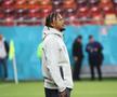 Siyabonga Ngezana, look special pentru Dinamo – FCSB » Cum a apărut la inspecția gazonului de pe Arena Națională