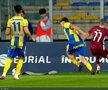 Moment uluitor în Petrolul - CFR Cluj! A avut o criză de nervi și aproape i-a distrus laptopul unui fotograf