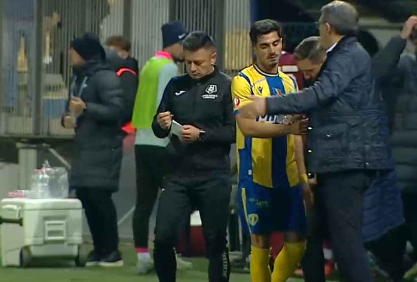 Moment extrem de neplăcut pentru Valentin Gheorghe (28 de ani), aripa stângă a celor de la Petrolul Ploiești. A fost schimbat de către Eugen Neagoe în meciul cu CFR Cluj la câteva minute după ce a intrat pe teren.