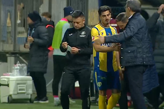 Și-a scos din sărite antrenorul! » Intrat pe parcurs în Petrolul - CFR, a fost schimbat după câteva minute