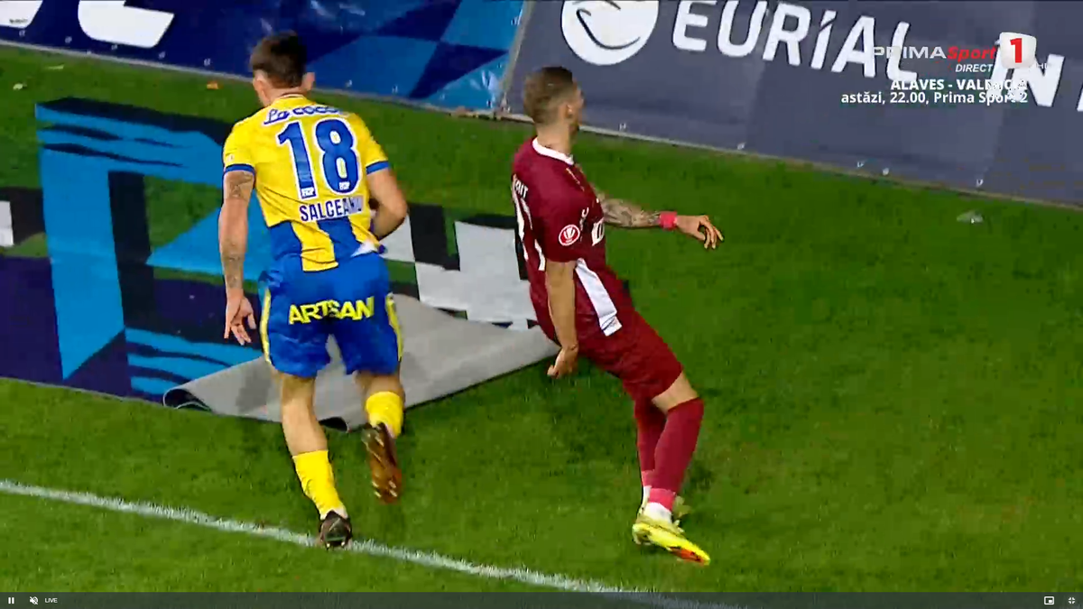 Andrei Sfait a trântit laptop-ul unui fotograf în CFR - Petrolul