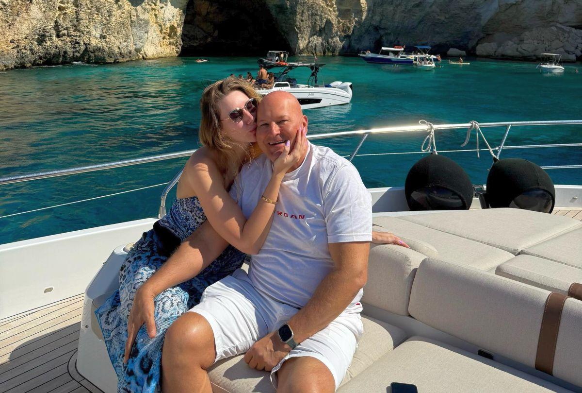 „A încălcat legea?” » Arpad Paszkany și tânăra sa iubită s-au întâlnit cu un politician foarte controversat la Hilton Budapesta