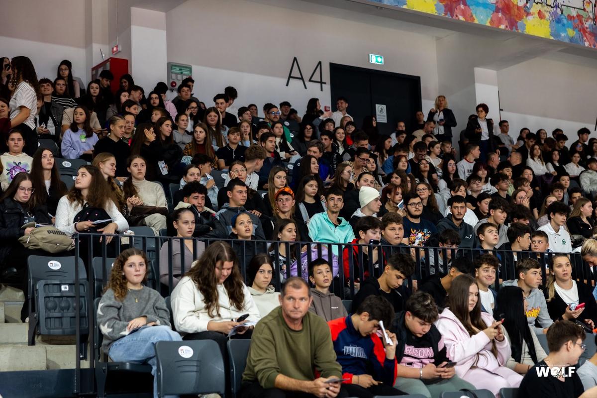 3.000 de tineri s-au adunat în sala polivalentă din România la un eveniment legat de conștientizarea riscurilor asociate consumului de droguri