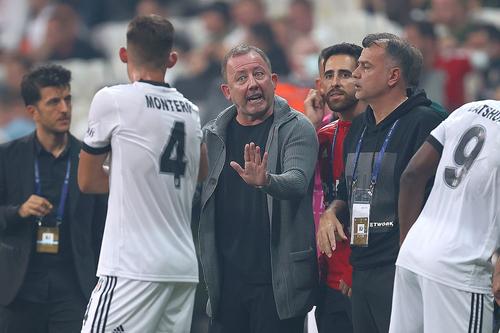 Sergen Yalcin (central), aici în unul dintre mandatele la Besiktas / foto: Guliver/gettyimages