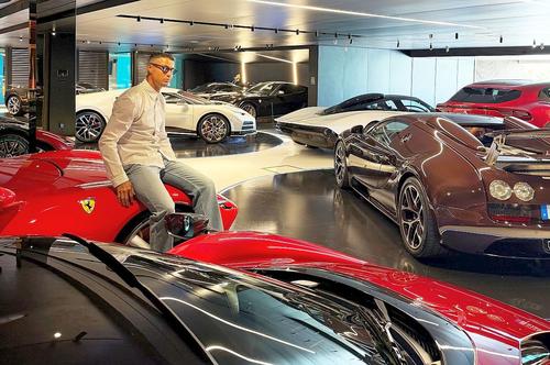Cristiano Ronaldo și o parte dintre bolizii săi / foto: Instagram @ cristiano