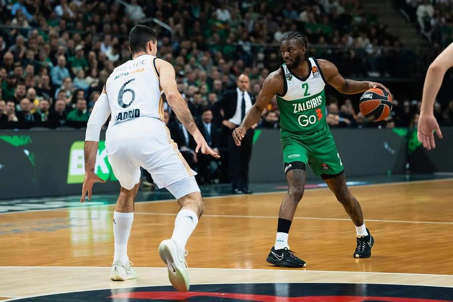 Keenan Evans, în perioada în care îmbrăca maioul lui Zalgiris Kaunas/Foto: euroleaguebasketball.net După doi ani și jumătate, U-BT Cluj-Napoca se reîntâlnește cu London Lions: „O echipă foarte fizică”