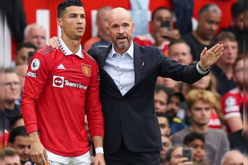 Cristiano Ronaldo primește instrucțiuni de la Erik ten Hag înaintea intrării pe teren / Foto: Imago