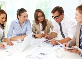 Cum îți menții afacerea competitivă în era digitală? Strategii și instrumente care te ajută să rămâi în top
