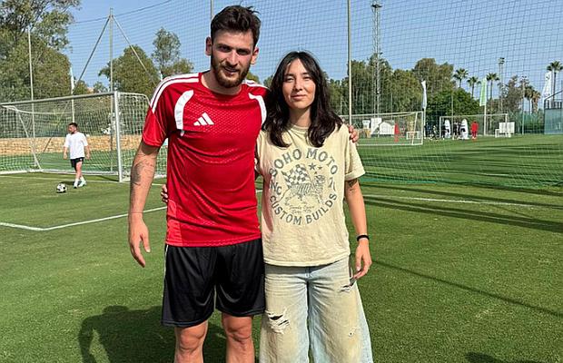 O româncă a jucat tenis de picior cu Khvicha Kvaratskhelia, vedeta PSG-ului