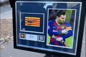 Captură milionară a protestatarilor în Paris! » Vandalii au sustras două piese de colecție cu însemnele lui Leo Messi