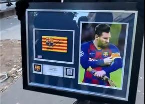 Captură milionară a protestatarilor! » Vandalii au sustras două piese de colecție cu însemnele lui Messi