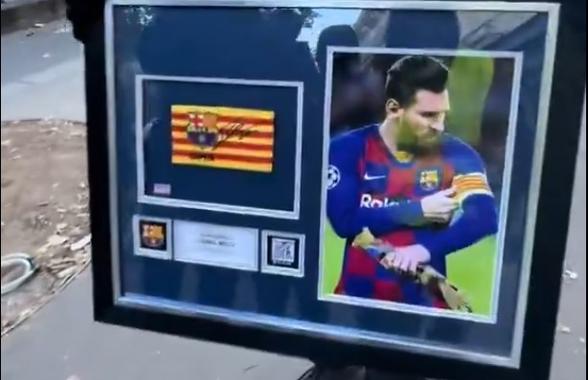 Captură milionară a protestatarilor! » Au sustras două piese de colecție cu însemnele lui Messi