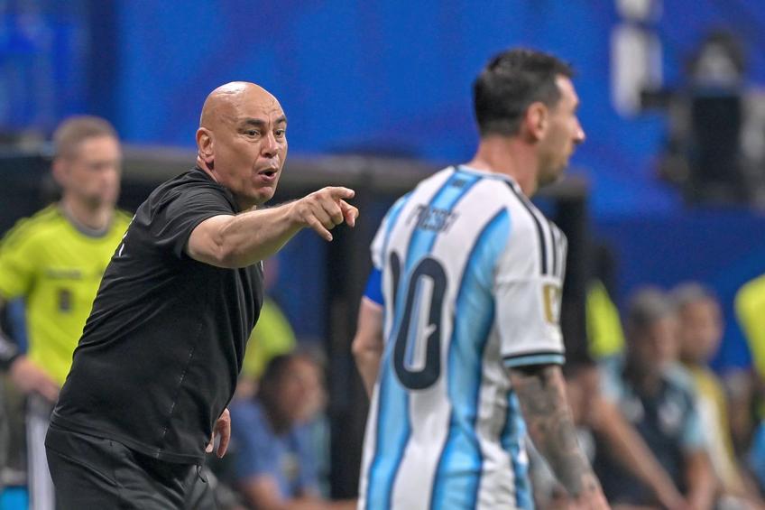 Hossam Hassan, selecționerul Egiptului (stânga) / FOTO: Imago Images