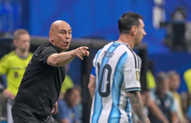 Sancțiuni drastice după scandalul de la Mondial! Selecționerul și un fotbalist, suspendați după acuzațiile la adresa arbitrajului