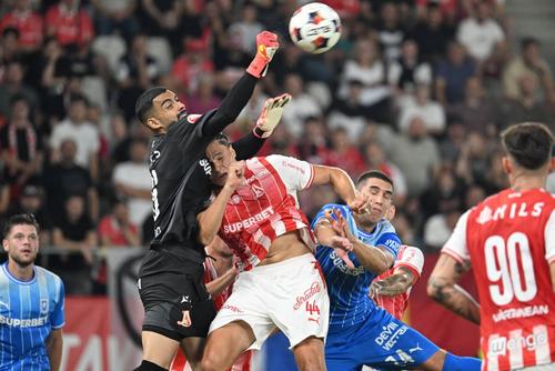 Universitatea Craiova și Dinamo, favorite la câștigarea Superligii // foto: imago images