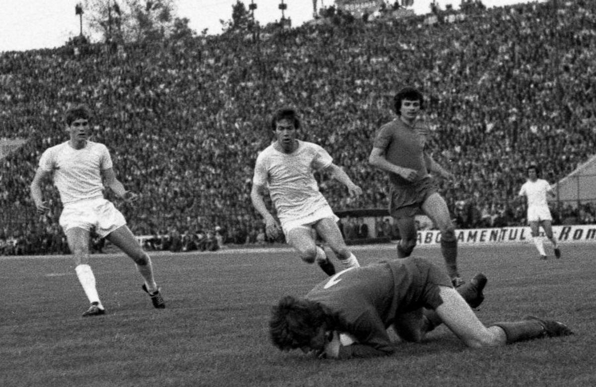 VIDEO + FOTO Îl mai știți pe „Eroul de pe Wembley”? Cum a ajuns Vasile Iordache rezerva Stelei în Cupa Intercontinentală, deși se lăsase de un an!