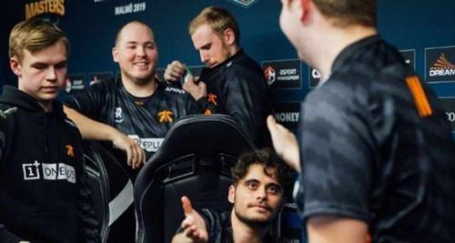 Fnatic și Dignitas au jucat cu locul de playoff pe masă în sezonul 2 din Flashpoint, cea mai tare ligă de Counter Strike: Global Offensive.