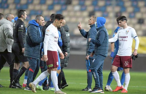 Chindia contestă dur arbitrajul: „Jucătorii plângeau, le-au luat banii și punctele din buzunar” » 3 greșeli, toate pro-Rapid!