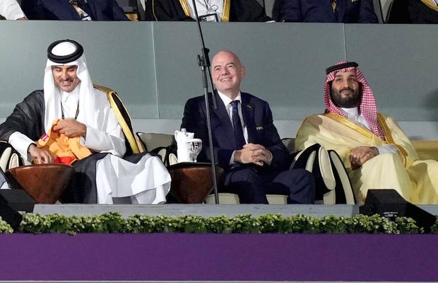 Personaj extrem de controversat la oficială, lângă șeful FIFA, la ceremonia de deschidere din Qatar