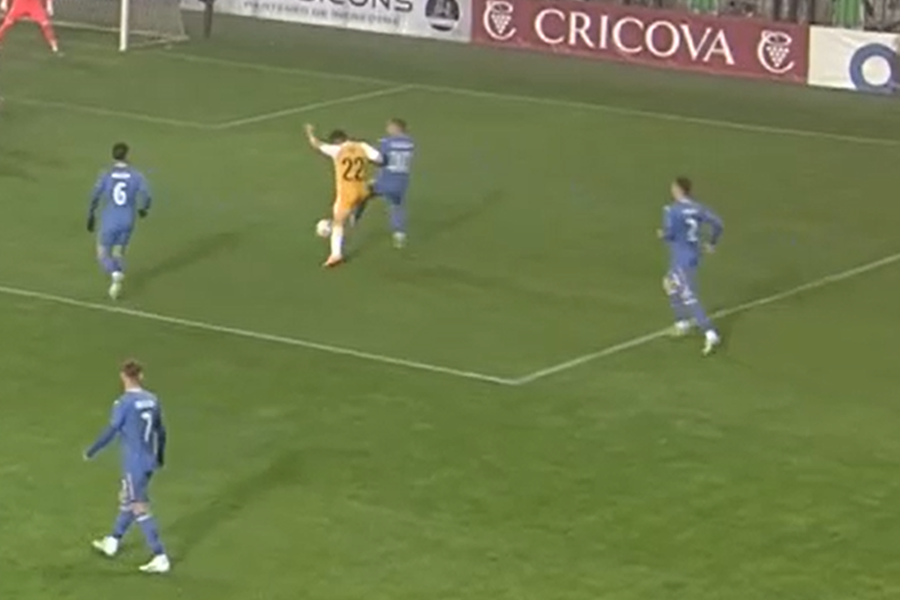 Două știri pe scurt de la Moldova - România » Penalty refuzat lui Rață + Cristofor Aldea-Teodorovici a cântat imnurile