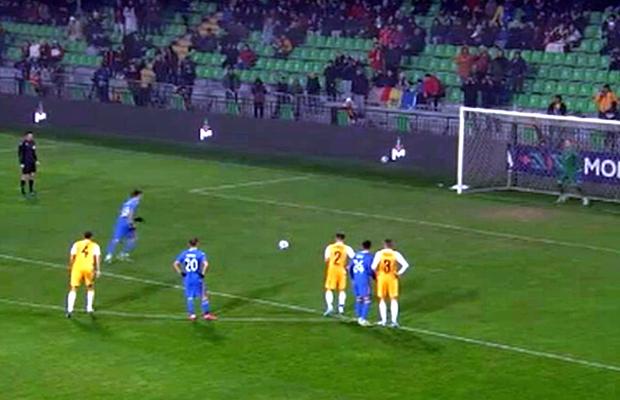 Debut perfect la națională: Daniel Paraschiv a scos penalty la prima atingere, apoi a marcat