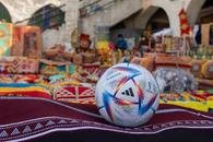 Mingea Mondialului din Qatar: Al Rihla zboară de nici n-o vezi! E conectată la camera VAR, are în interior un senzor de mișcare de înaltă precizie și ajută în timp real la determinarea offside-ului