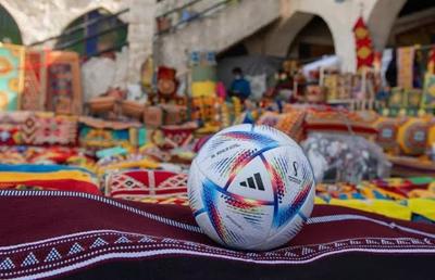 Mingea Mondialului din Qatar: Al Rihla zboară de nici n-o vezi! E conectată la camera VAR, are în interior un senzor de mișcare de înaltă precizie și ajută în timp real la determinarea offside-ului