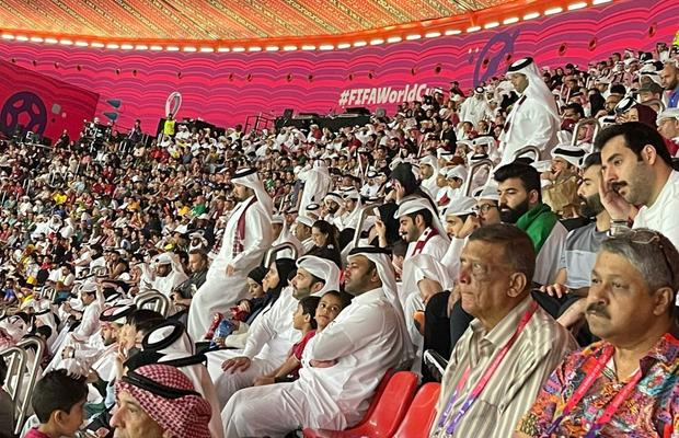 Gazeta a fost pe stadion la Qatar - Ecuador » Imaginile care nu s-au văzut la TV: gest neașteptat al suporterilor gazdă, imediat după golul doi
