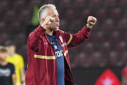 Dan Petrescu: 














Dan Petrescu // FOTO: Imago