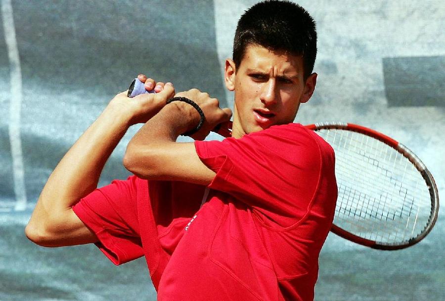Novak Djokovic, la începuturile carierei, în 2004 / Sursă foto: Imago Images Fiul lui Călin Georgescu a fost coleg de cameră cu Novak Djokovic: „Alături de Nole am băut primul meu pahar de alcool”