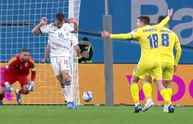 Ce scandal! Ucrainei i-a fost refuzat un penalty EVIDENT în minutul 90+3 » Președintele UEFA declarase: „Ar fi un dezastru să nu se califice Italia”