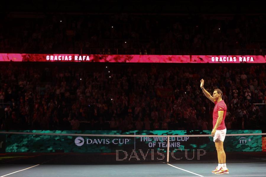Rafael Nadal salutând publicul în Palacio de Deportes din Malaga Foto: Imago Nadal, Superman-ul unor generații