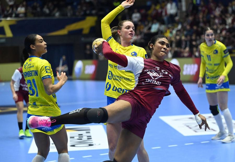 Albertina Kassoma / FOTO: Imago Reformă totală la echipa de handbal a Rapidului! Antrenor nou, lot remaniat din temelii » Încearcă să scape și de jucătoarea cu 17.500 euro/lună