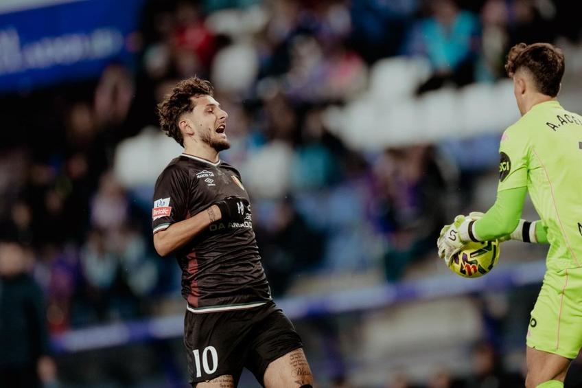 Ianis Stoica în Estrela Amadora - Real Valladolid / FOTO: Facebook CF Estrela da Amadora