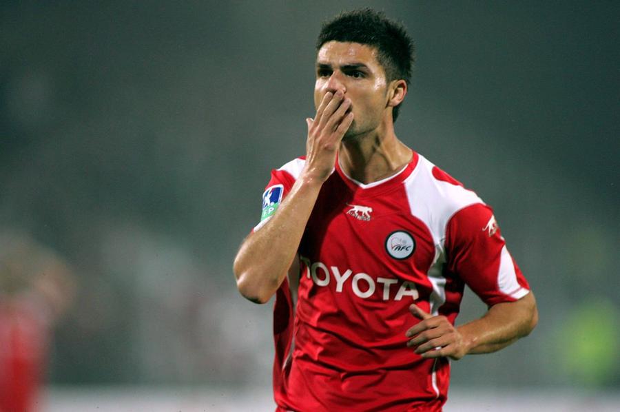 Florin Bratu (aici în tricoul lui Valenciennes) are 3 goluri și un assist în 35 de meciuri de Ligue 1, foto: Imago Images Florin Bratu dezvăluie un episod dur, după 20 de ani: „Asta mi-a spus căpitanul din Franța! Am aruncat cu ghetele după ei, cu sticlele”
