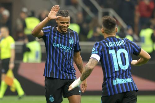 Manuel Akanji (stânga). foto: Imago Images