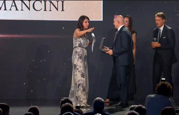 Întâmplare ireală la Gala premiilor Gazzetta dello Sport » Moment à la Anghel Iordănescu, cu Mancini în rolul lui Dan Petrescu!