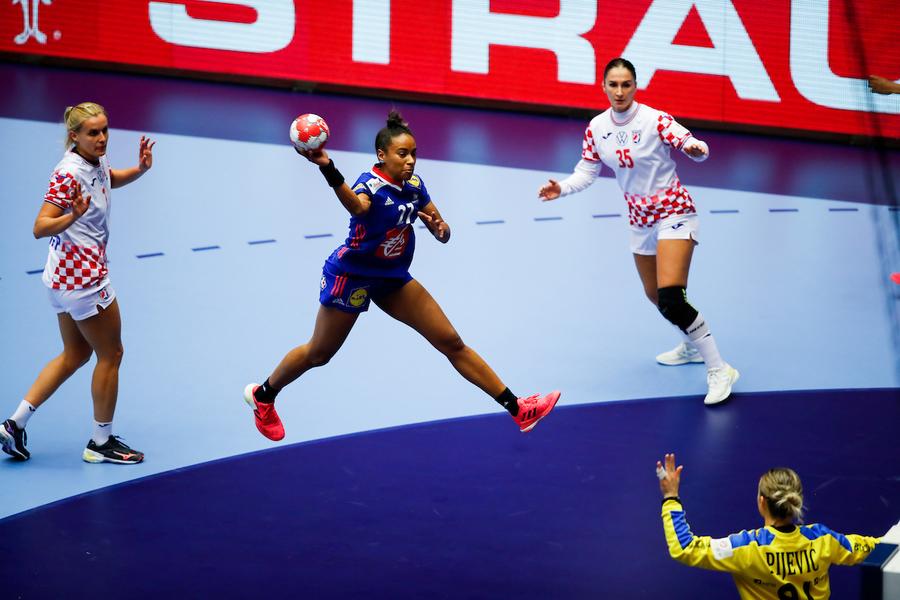 Estelle Nze Minko, MVP-ul Euro 2020 FOTO Anze Malovrh / kolektiffimages S-a anunțat echipa ideală a Campionatului European din Danemarca! Jucătoare din 6 echipe naționale