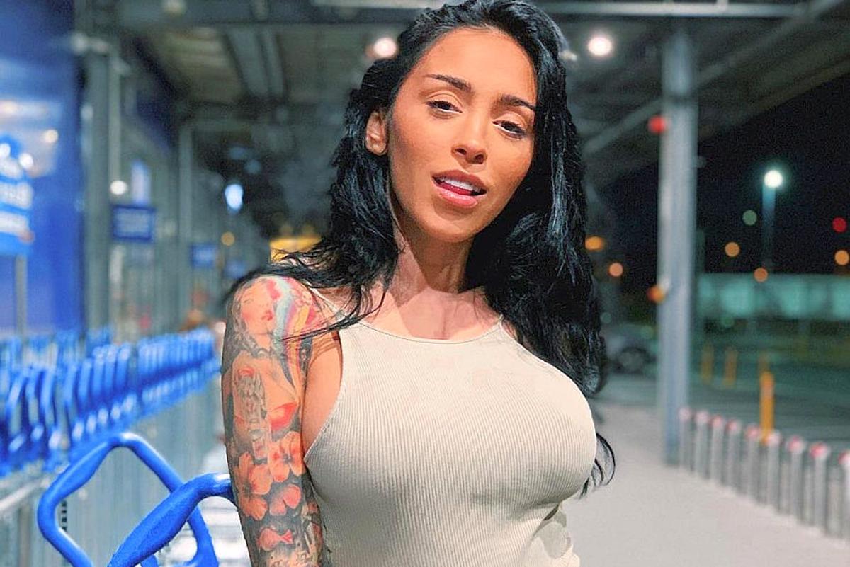 FOTO Benny Adegbuyi a avut cea mai sexy fană! Ruby a făcut show după victoria românului cu Badr Hari