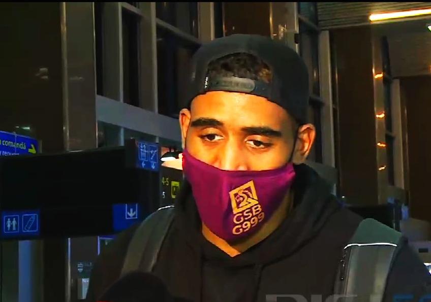 Benny Adegbuyi (35 de ani) l-a învins prin KO tehnic pe marocanul Badr Hari (36 de ani), în gala Glory 76. Revenit acasă, sportivul din România nu exclude o revanșă. 

FOTO: Captură  TV @Digi Sport