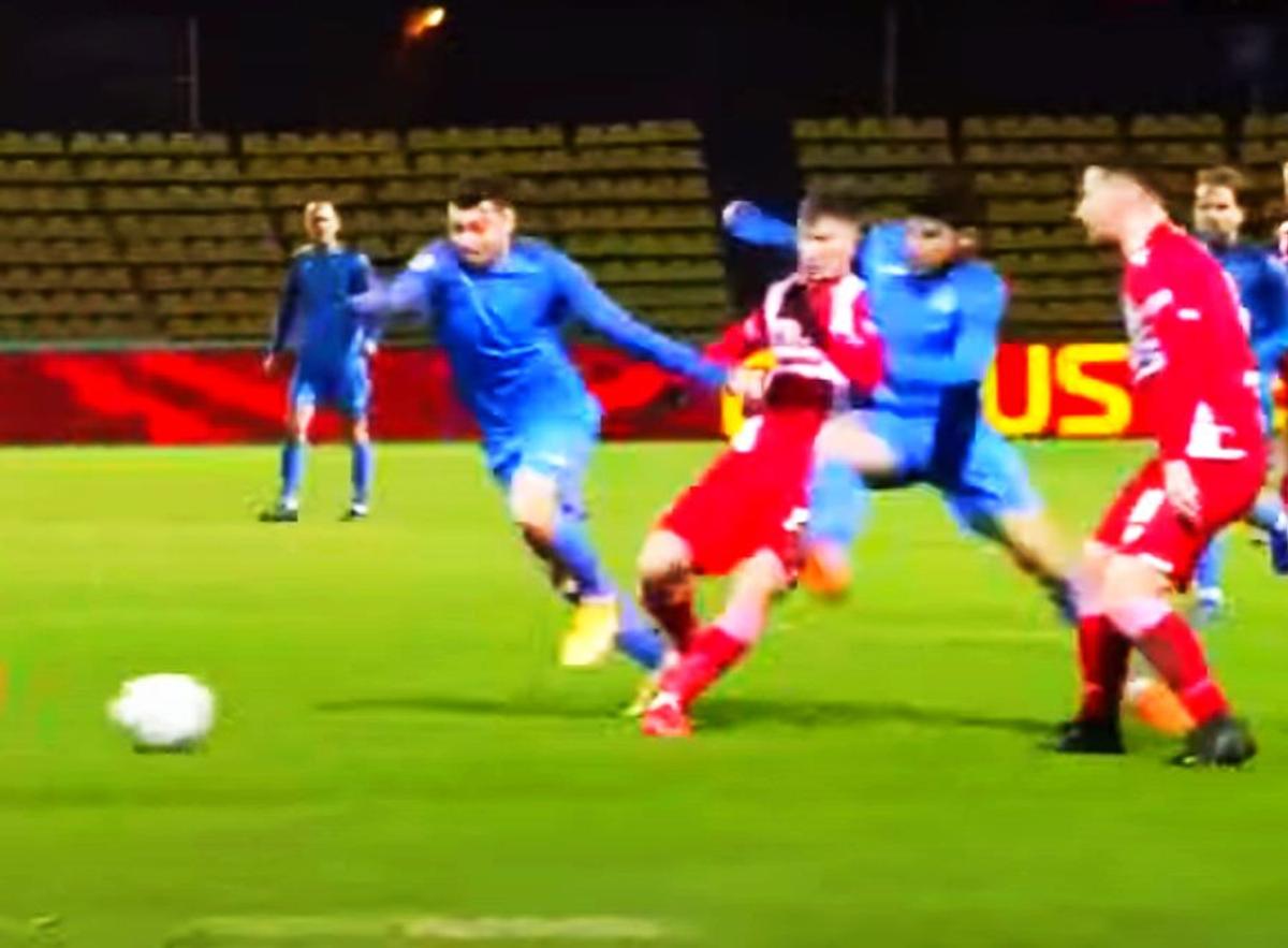 FOTO Cristi Tănase, intrări dure în Clinceni - Dinamo! Hațegan l-a iertat de fiecare dată