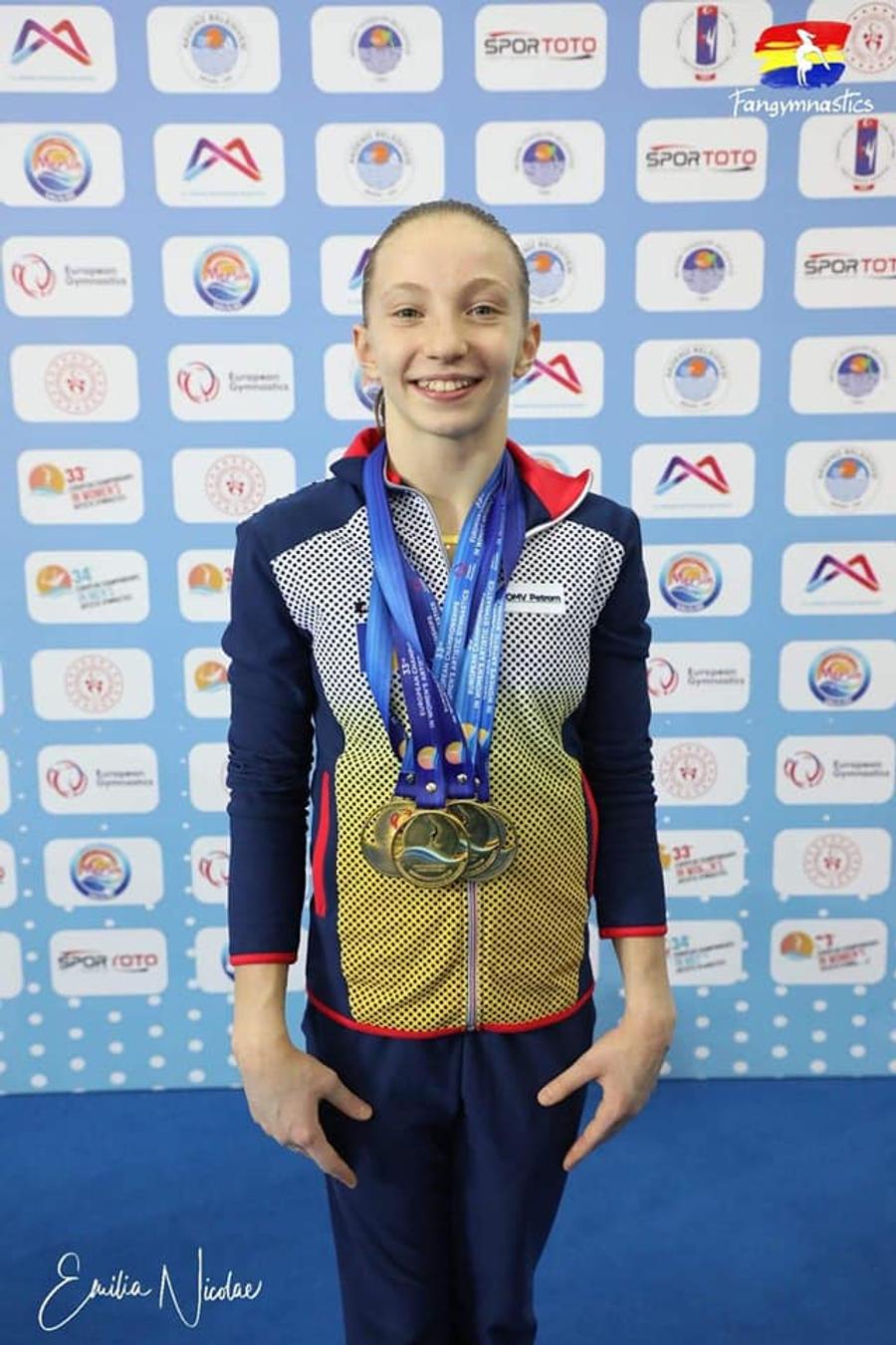 Ana Maria Bărbosu Nadia Comăneci, entuziasmată de Larisa Iordache și Ana Bărbosu: „Exerciţiul ei este competitiv mondial şi olimpic la medalie”