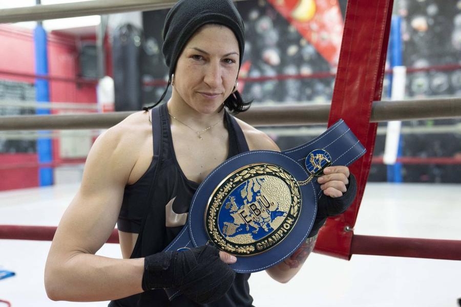 Cum arată fața unei pugiliste celebre, după ce a încasat 236 de lovituri