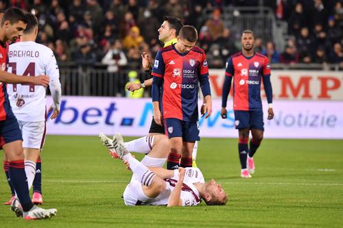 Stefano Capozucca, directorul sportiv al lui Cagliari, a transmis că mai mulți jucători vor fi dați afară în această iarnă.