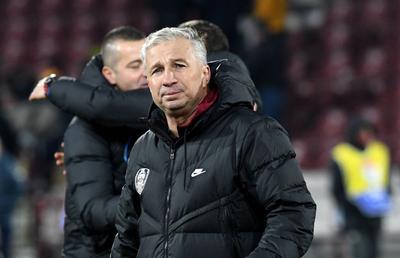 Blocat la CFR, Petrescu trece la treabă: „12 jucători pleacă de la noi!”