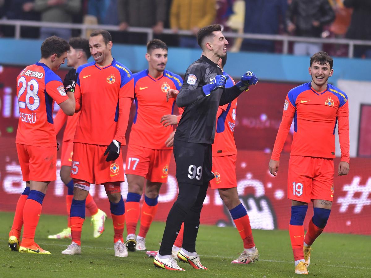 Mihai Stoica, despre „situația ingrată” a fotbalistului captiv la FCSB: „Trebuie să discute cu Gigi”