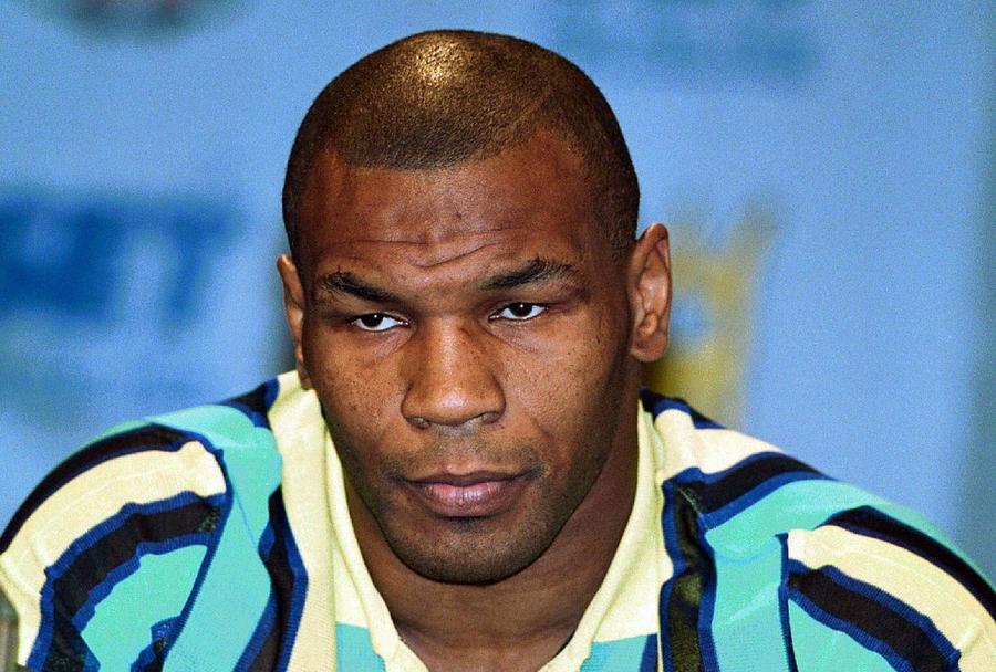 Mike Tyson pe vremea când evolua în circuit, foto: Imago Motivul halucinant pentru care Mike Tyson se grăbea să își demoleze partenerii de antrenament: „L-am întrebat într-o zi și mi-a spus”